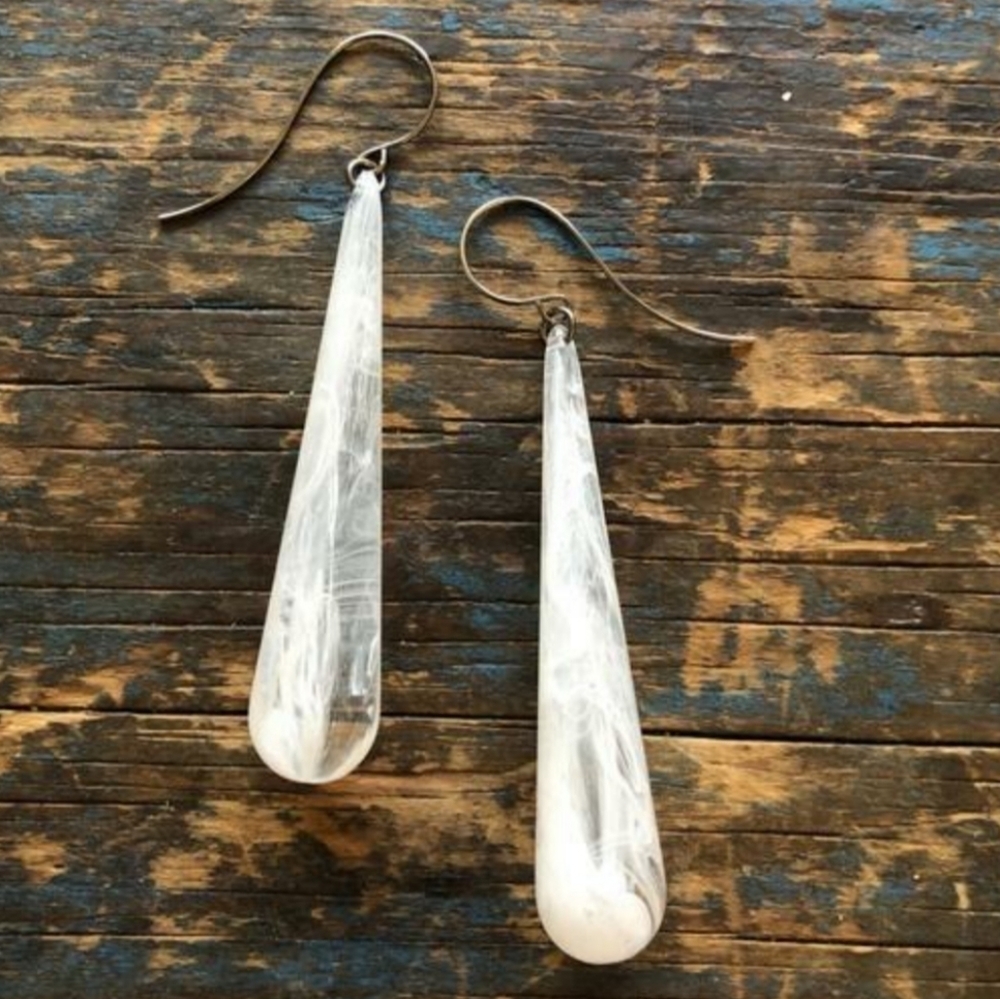 ♻️Clear & White Marbled Long Teardrop Earrings